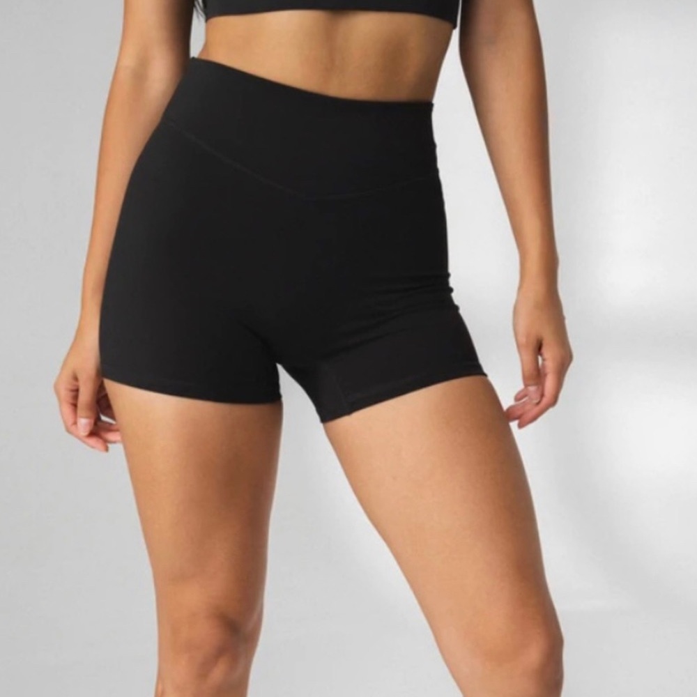 Balance athletica black cloud shorts size M